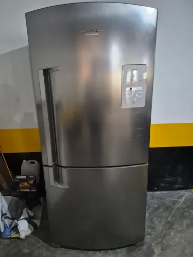 Refrigerar brastemp inox, 591L, invert, com defeito no refrigerador. O freezer funcionando