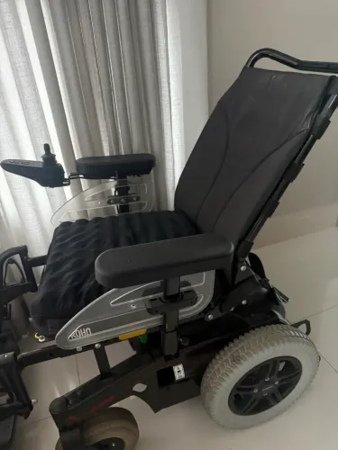 Cadeira Motorizada B400 Standard + BRINDE O ALMOFADA ROHO ( preço aproximado 3mil)