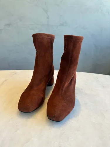 bota marrom camurça cano baixo