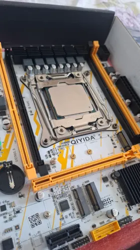 Placa mãe Qiyida e Processador Xeon 2640 V3