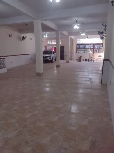 Espaço tipo uma grande garagem!
