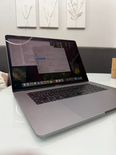 Macbook Pro 2019 i9 32GB RAM 512 SSD 15,4POL