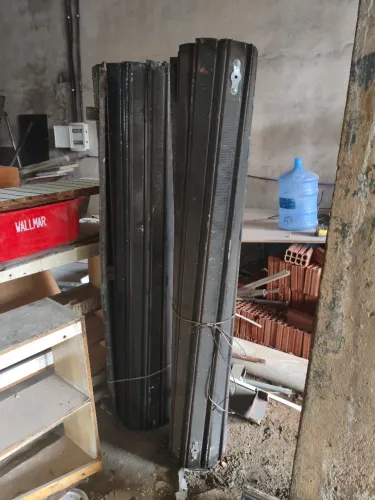 2 Portas de aço 1,80m largura por 3m completa com mola