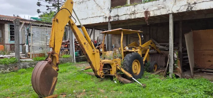 Retroescavadeira MF86
