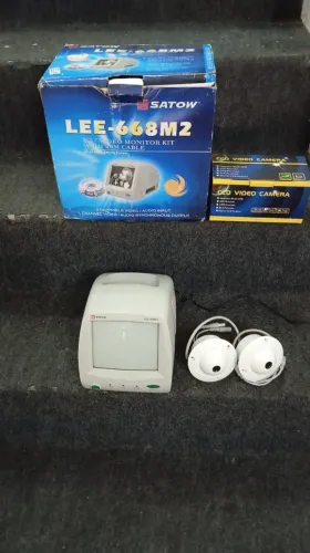 monitor segurança antigo preto e branco áudio e vídeo e mais duas camera de segurança nova