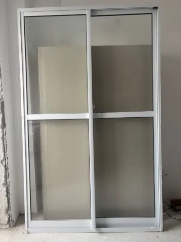 Porta balcão de alumínio semi nova