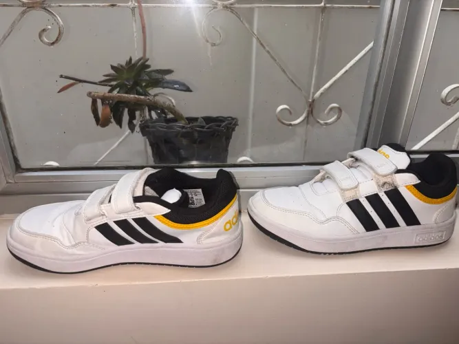 Tênis adidas infantil perfeito estado de conservação