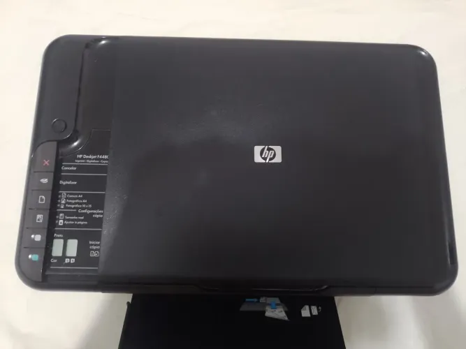 Impressora HP em perfeitas condições so com 2 cartuchos. Pra vender no precinho!!