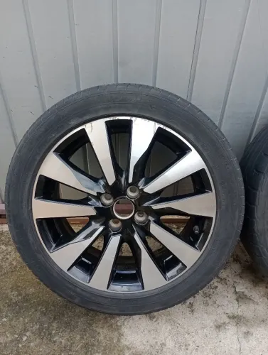 Roda liga leve aro 17 original Nissan com pneu