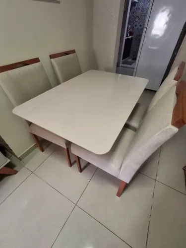 Mesa retangular de madeira 4 cadeiras