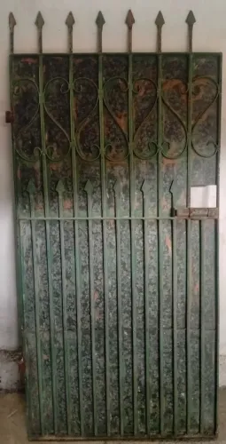 Vendo portão de FERRO MACIÇO 