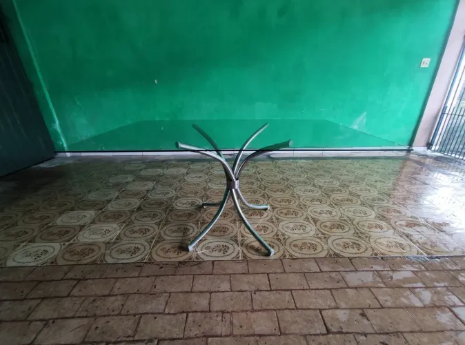 Pra sair hoje. Mesa de vidro com base cromada. 150x90 cm