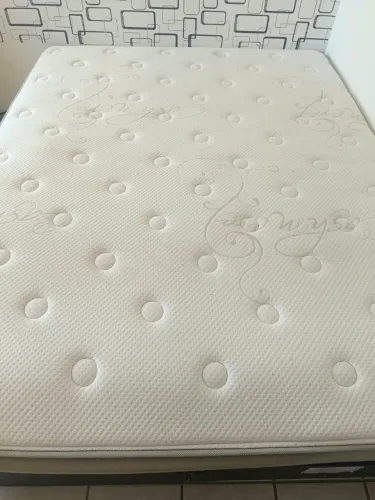 Vende-se 1 cama de casal box com colchão Sealy