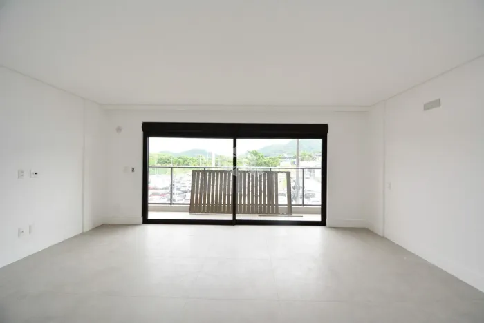 STUDIO NO SACO GRANDE COM ÓTIMA LOCALIZAÇÃO EM FLORIANÓPOLIS/SC