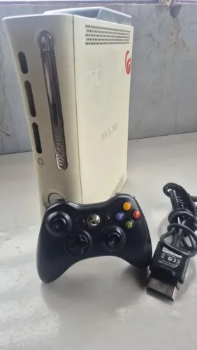 Xbox 360 Branco + Controle Original + Cabo AV | No Estado