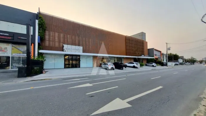 Sala com elevador, 88 m² no bairro América em Joinville, com estacionamento.