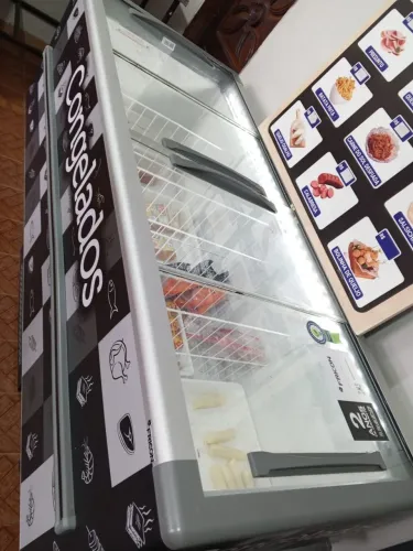 Freezer Horizontal Fricon Expositor de Congelados + Painel de Preços - Conservadíssimo!