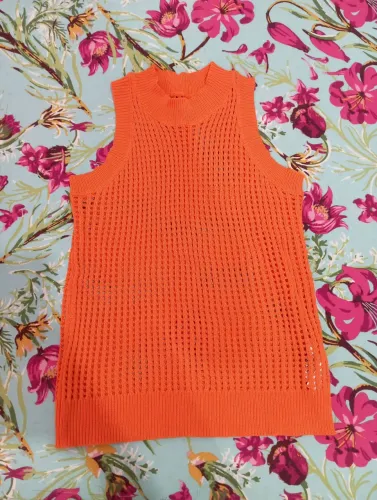 Blusas tipo crochê furadinha