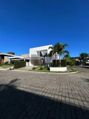 Casa alto padrão para Locação Anual em Jurerê Internacional