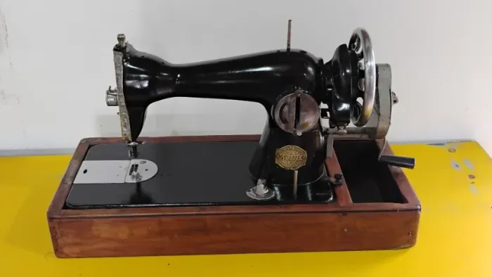 Antiga Máquina Costura p/ Decoração