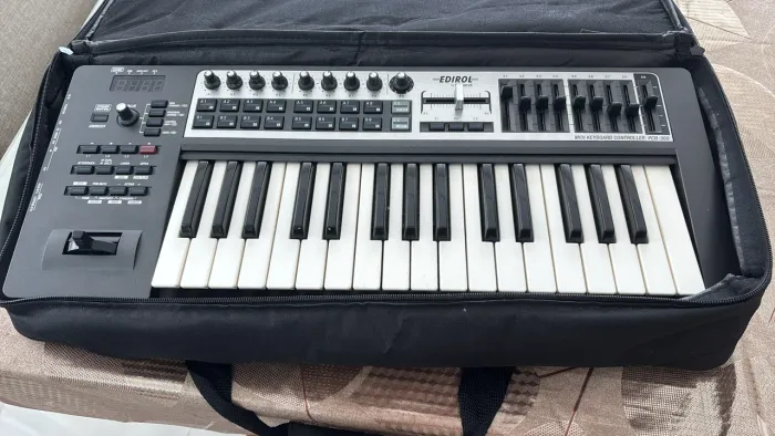 Controlador MIDI Edirol Roland PCR-300 + Bag - Excelente Estado- acompanha bag