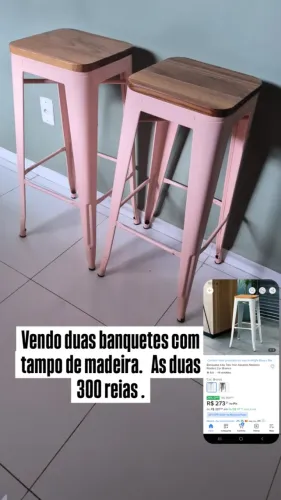 Banquete com tampo de madeira 