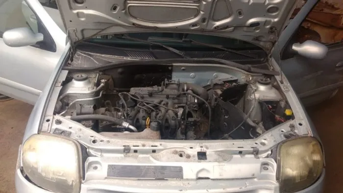 Clio 2001  1.0  8v - Sucata Retirada de Peças e comercio