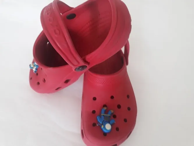 Crocs - papete infantil seminova tamanho 12/13 Vermelha