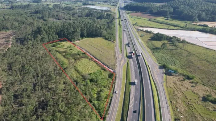 Amplo Terreno a 250m de viaduto JÁ COM ACESSO com aprox. 90m de frente ACEITA parcelamento