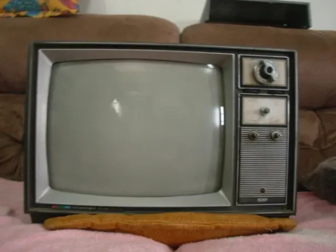 tv semp 16 polegadas antiga anos 70