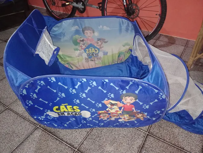 Gangorra, piscina de bolinha, patinete