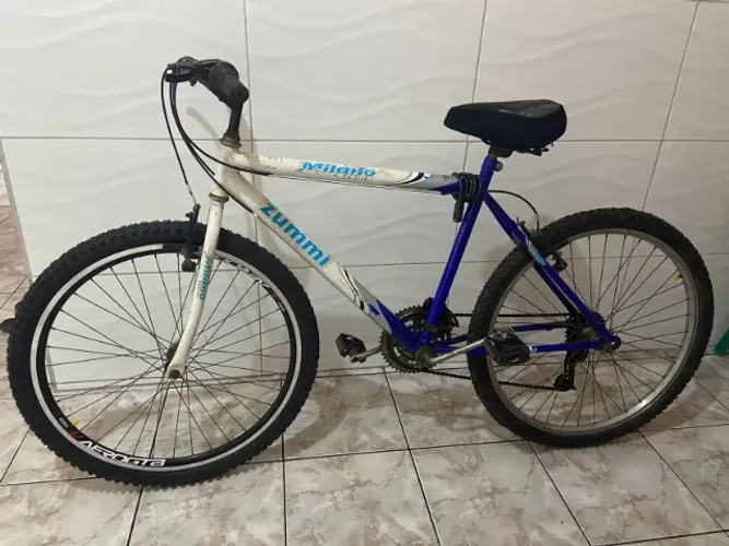 Bicicleta zummi azul/branca