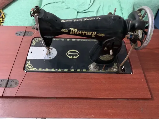 Máquina de costura Mercury sewing machine excelente estado