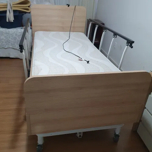 Cama Hospitalar Articulada Magnum com colchão e controle remoto