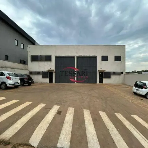 ALUGA-SE Salão Comercial 238 m² Construídos em Terreno de 374 m² com Escritório e Estacion