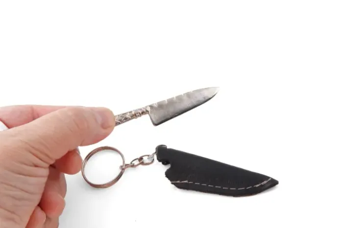 Chaveiro Faca De Chef E Bainha De Couro Costurada