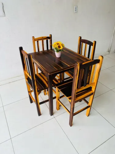 Mesa de Jantar em Madeira 4 Cadeiras fixo