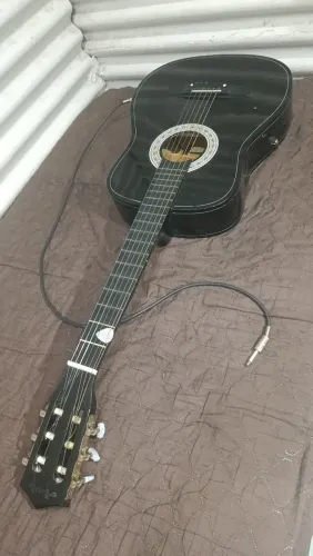 Violão elétrico, regulado por um profissional para ser adequado aos iniciantes! 0.0.1