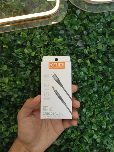 Cabo de áudio tipo C para p2