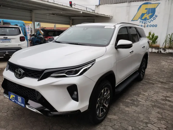 Toyota Hilux SW4 SRX Plat. 4X4 2.8 TB Die. Aut. 2025