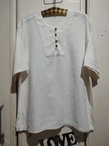 Camisa branca de algodão
