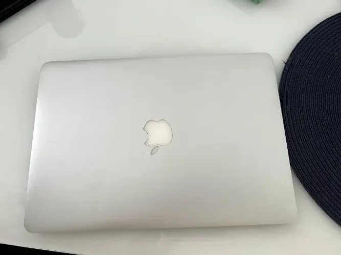 Macbook Air 2015 (uso em 17) 8gb ram.m Bateria recém trocada na Apple US Apenas 31 ciclos
