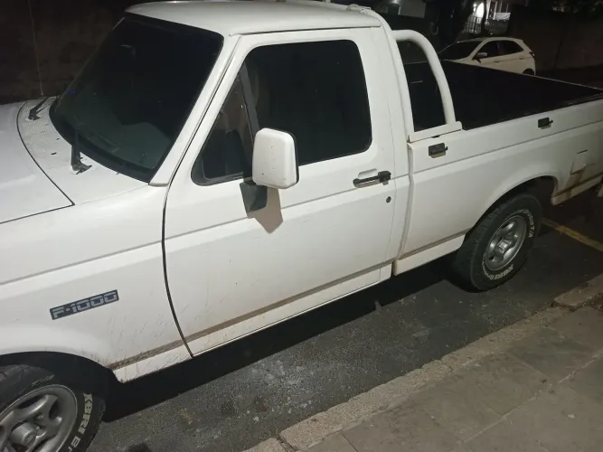 Faço fretes bons preços sou do centro de Porto Alegre 