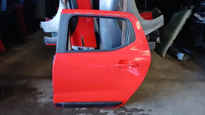 Porta Traseira Esquerda Fiat Nova Strada 2020 A 2024 com friso Original