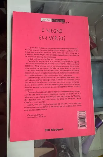 Vendo livro ?O negro em versos? de Luiz Carlos dos Santos, Maria Galas
