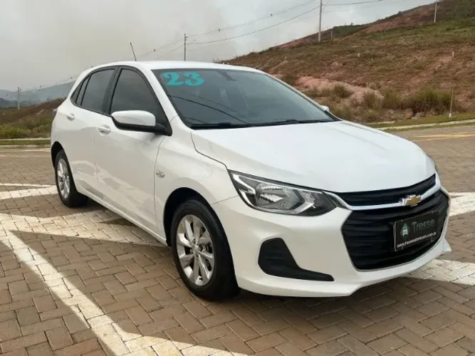 Onix 1.0 TMT LT1 "Impecável"