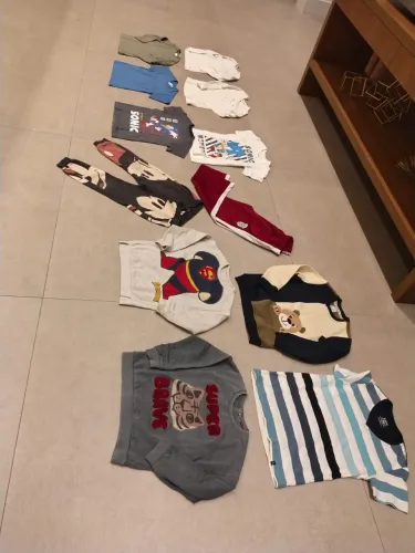 Lote roupa menino TAM 4 marcas a 12 peças infantil 