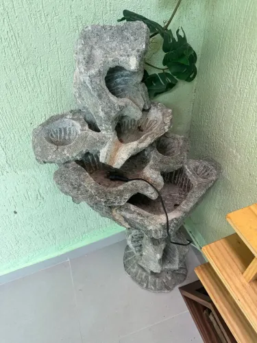 Fonte esculpida na pedra