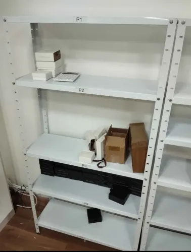 Estante de aço branca