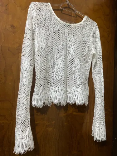 Blusinha de renda branca
